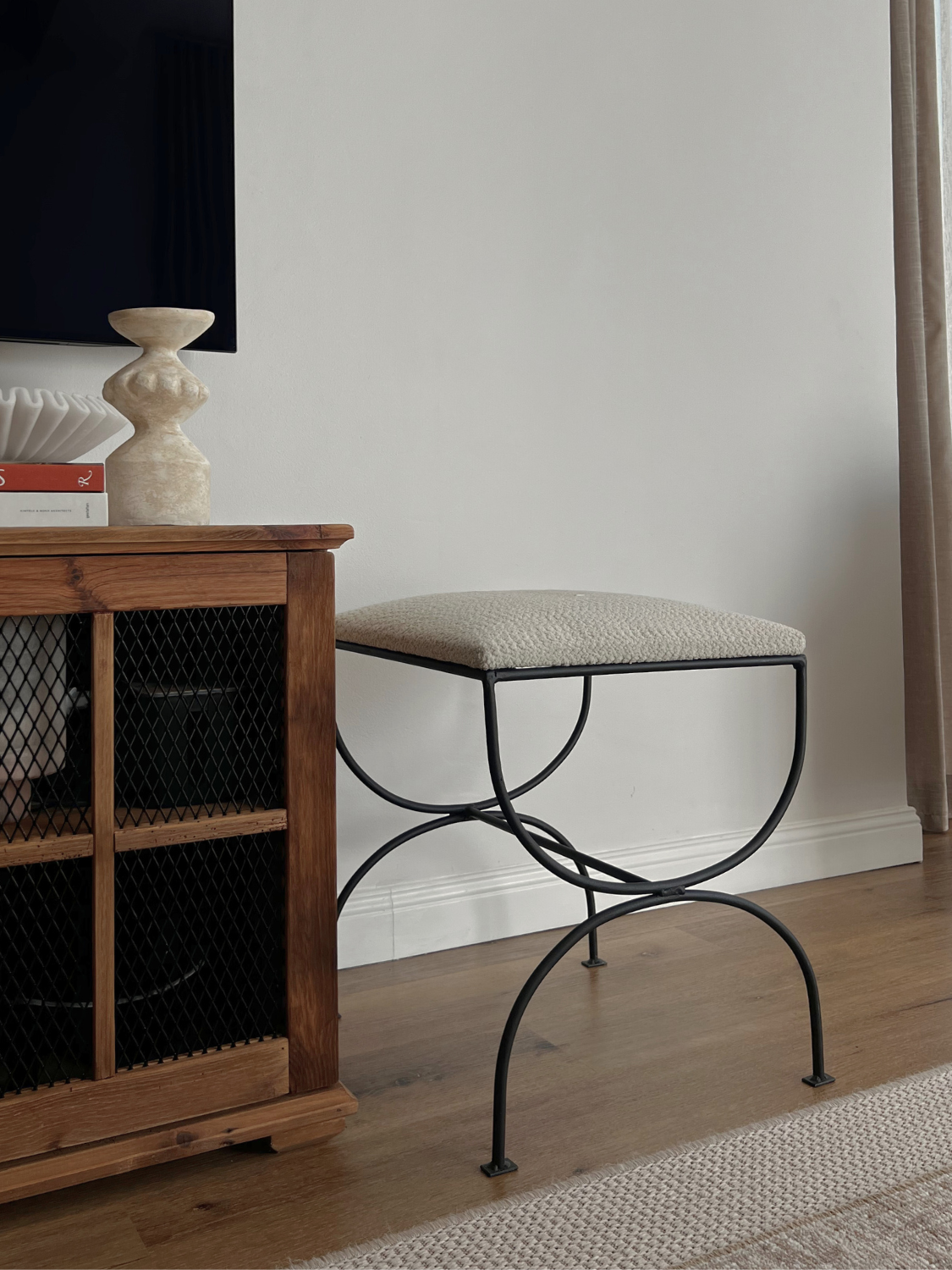 Lina (لينا) Stool-3