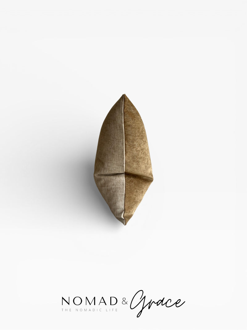 Dāfiʾa (دافئة) Pillow Cover-zoom-