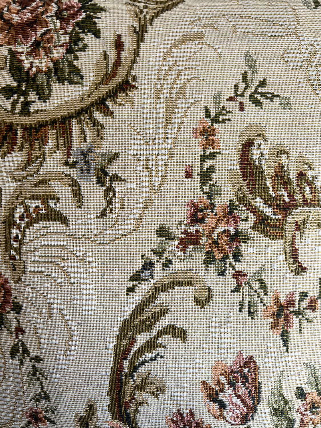 أزهار (Azhār) Cushion Cover